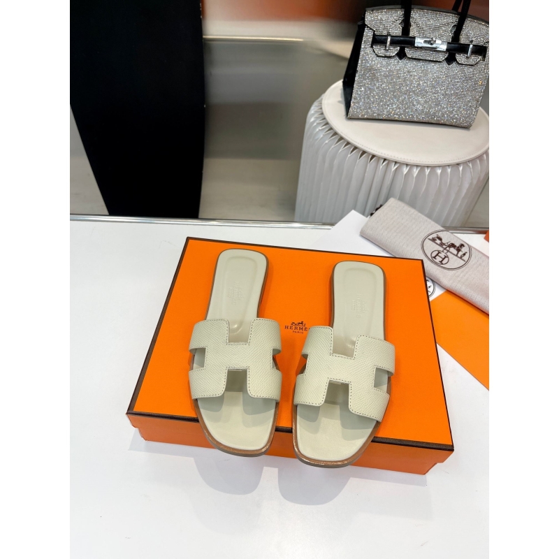 H**mes slippers